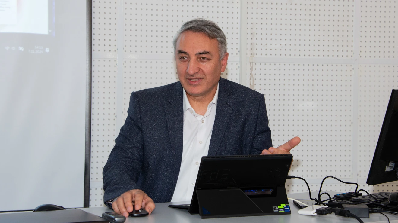 Selçuk Üniversitesinde akademik çalışmalarda yapay zeka anlatıldı 